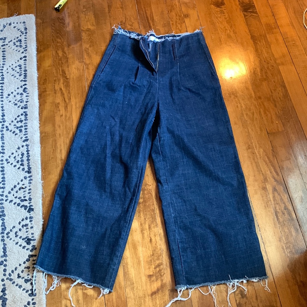 WATER BAR distressed crop stretch jeans. NWOT. Retail‎ 99